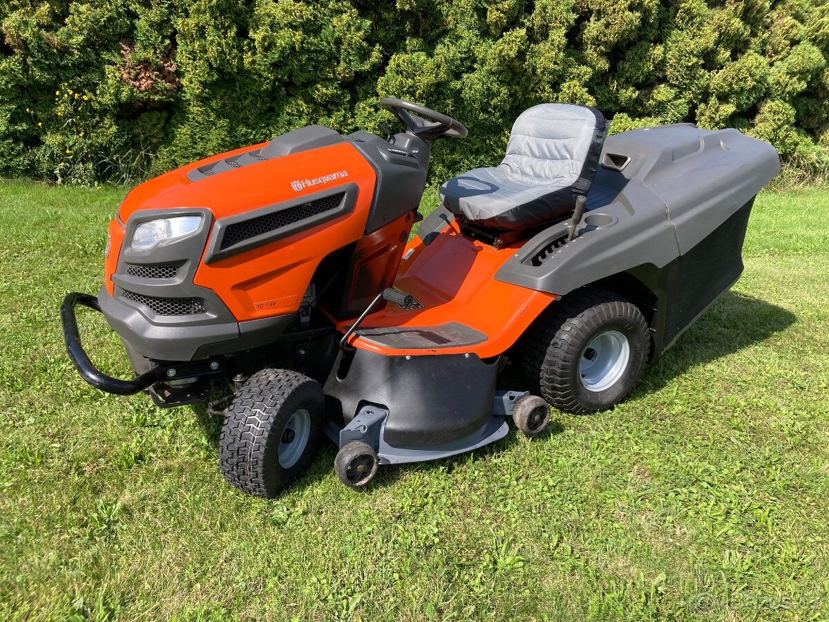Zahradní traktor Husqvarna TC 142