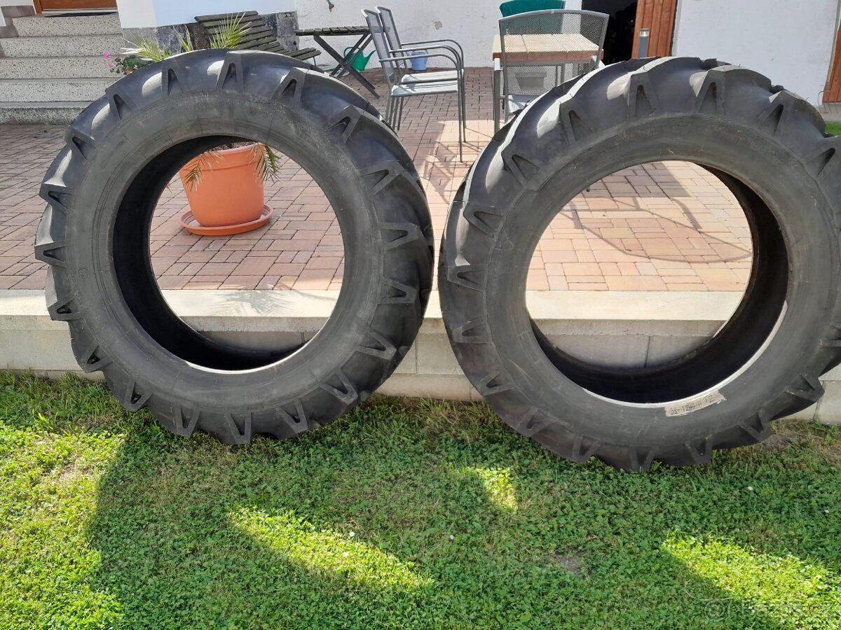 Dva nepoužité protektory na Zetor 3011
