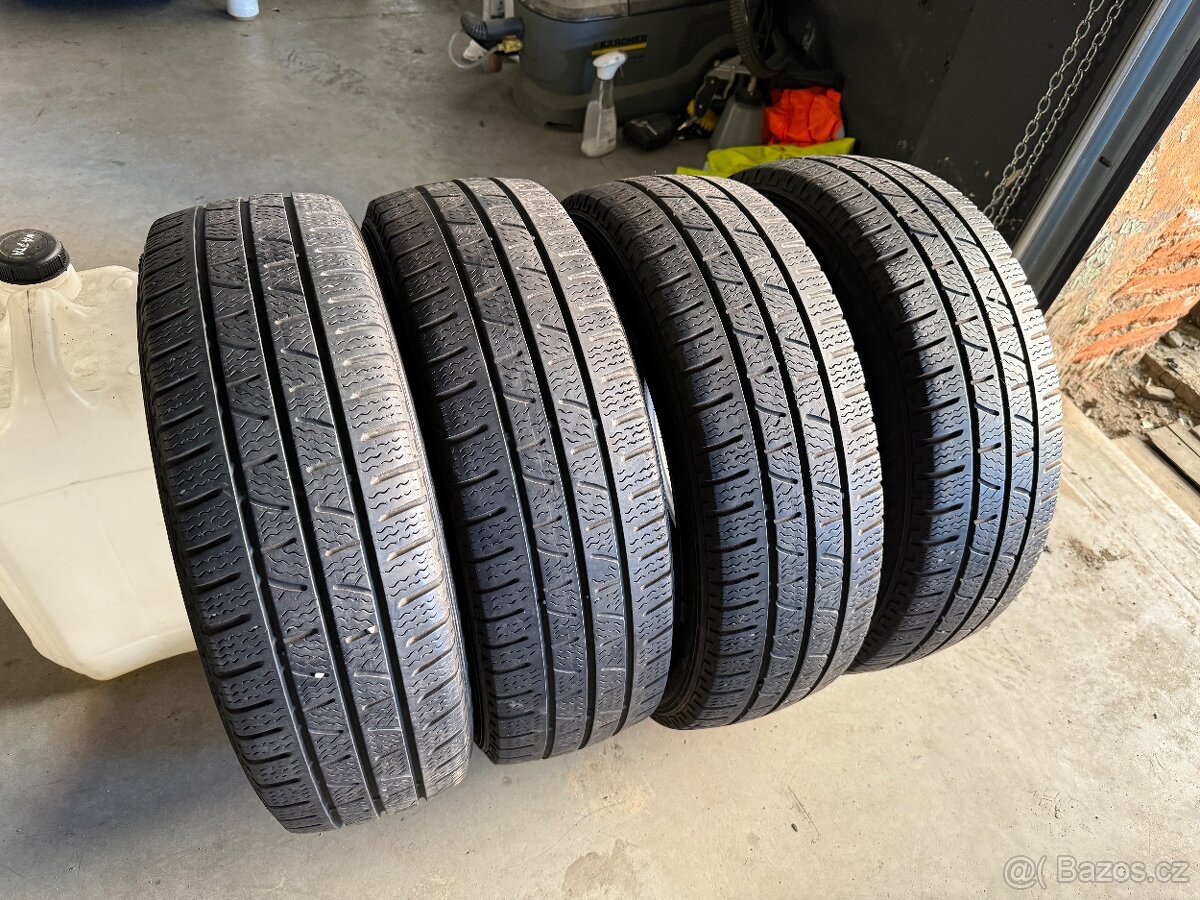 prodám zimní pneumatiky 195/65/16 Pirelli celá sada