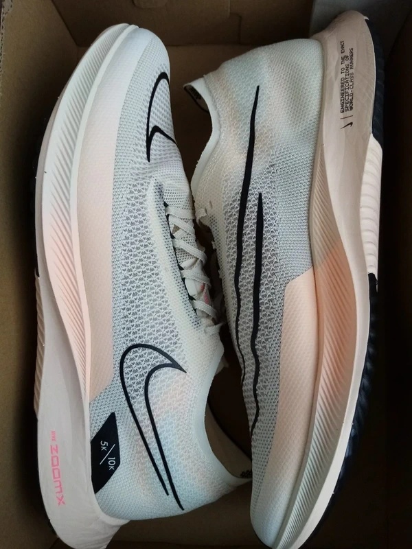 Nike ZoomX Streakfly Pale Ivory- téměř nenošené