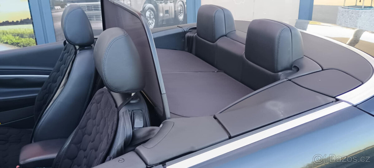 Volkswagen EOS,větrná clona.