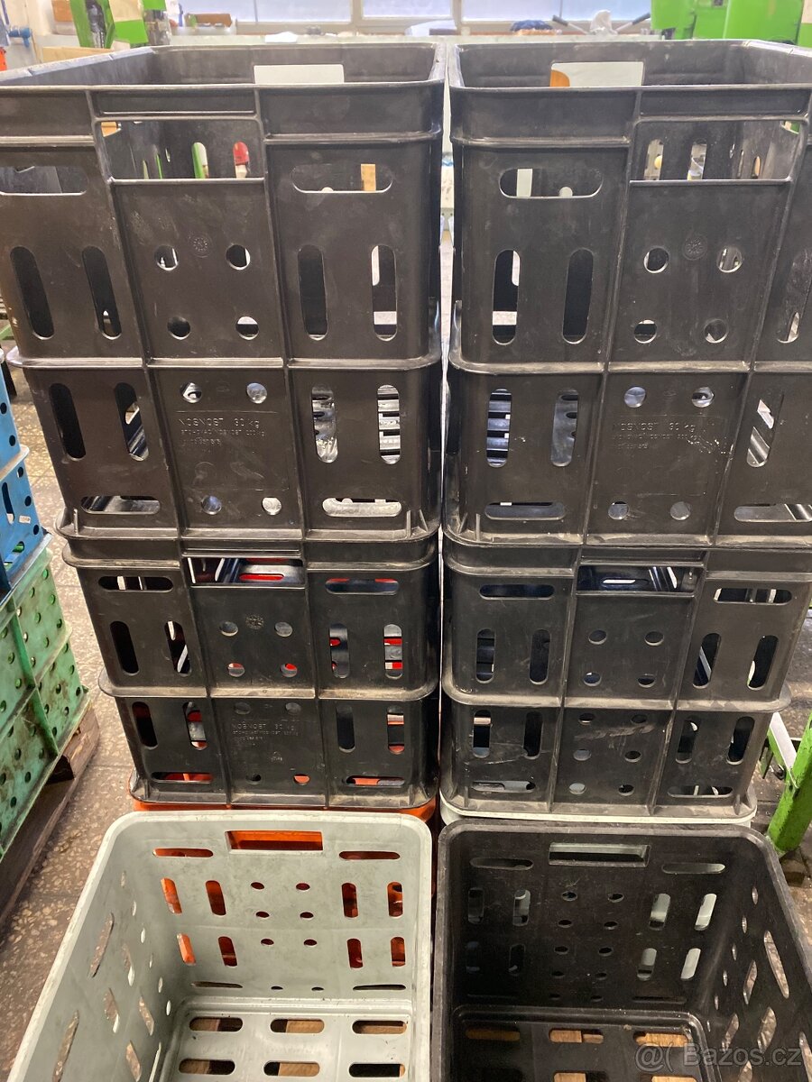 VELKÉ PLASTOVÉ PŘEPRAVKY , KOŠE STOHOVATELNÉ