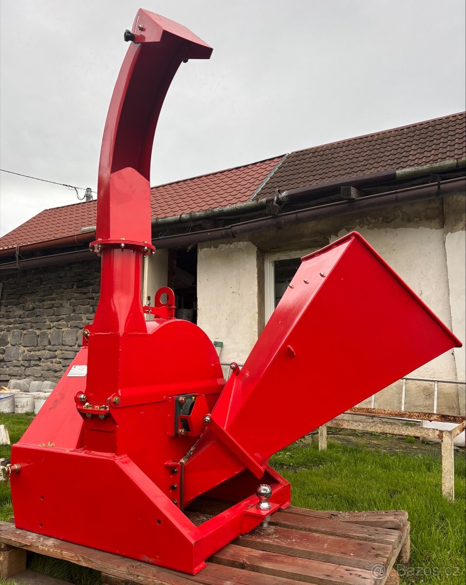 Štěpkovač s kardanem za traktor BX42S