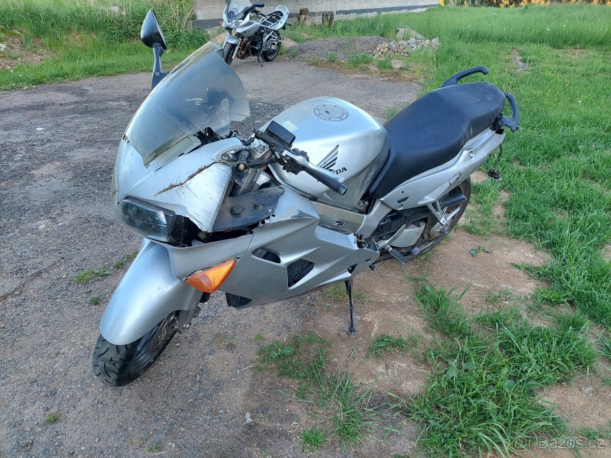 Náhradní díly Honda VFR 800
