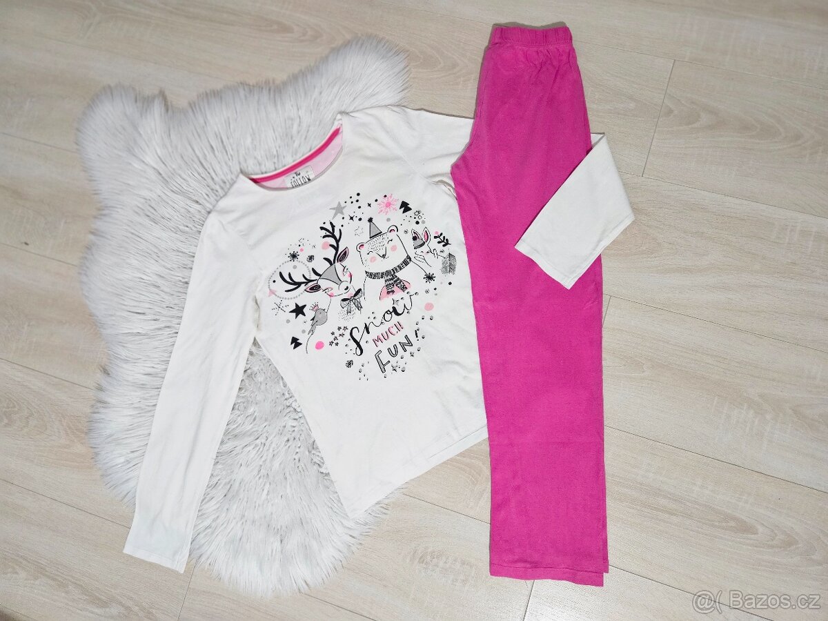 dívčí pyžamo zimním motivem 11-12 let