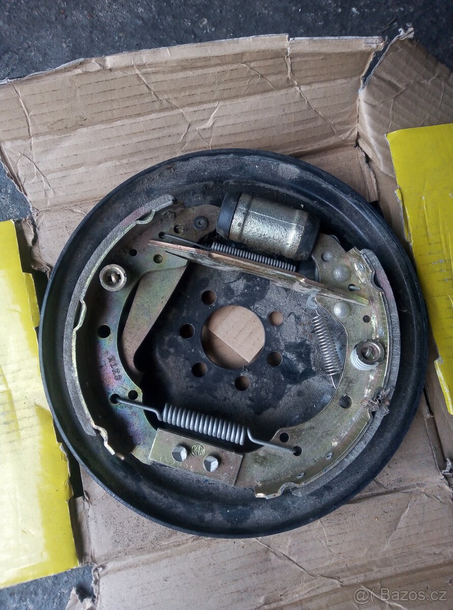 brzdový štít favorit felicia