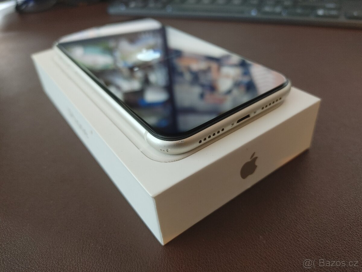 iPhone 11, 64gb, Bily velmi hezky + krabice
