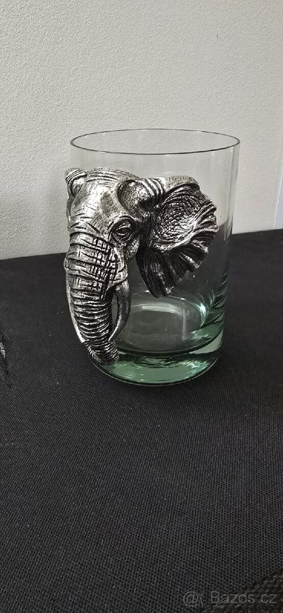 Cínová pivní sklenice