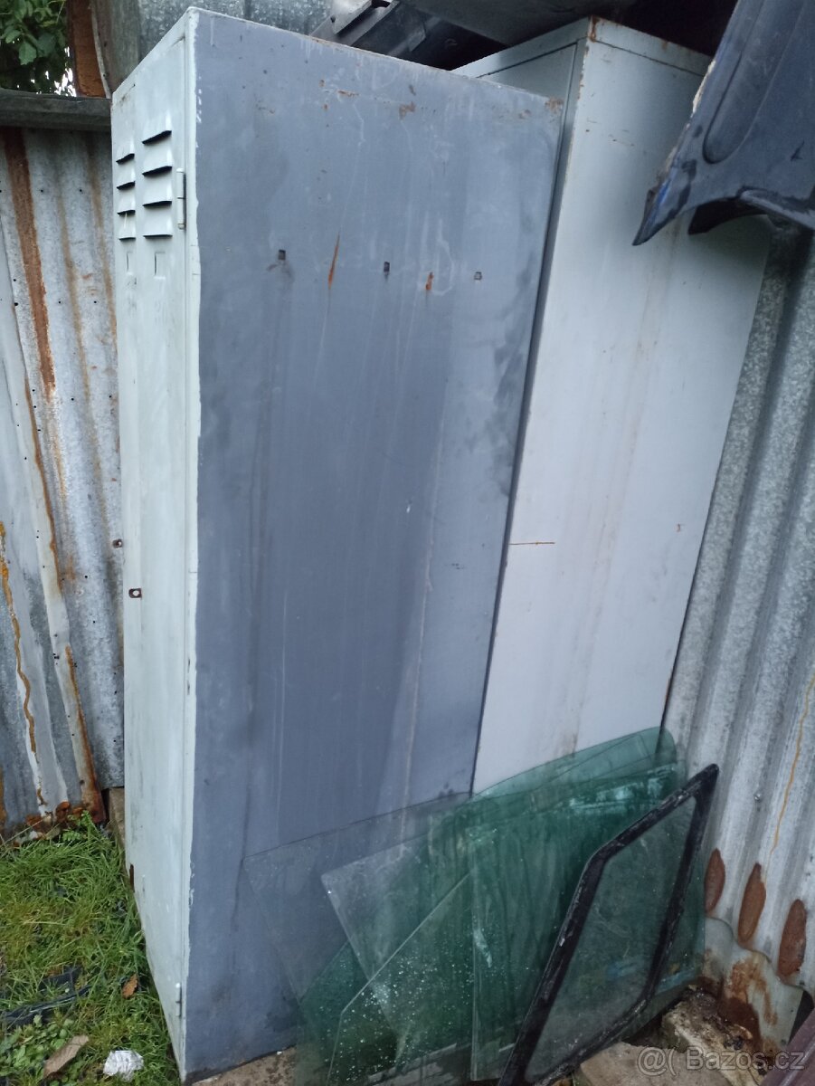 Prodám plechové skříně