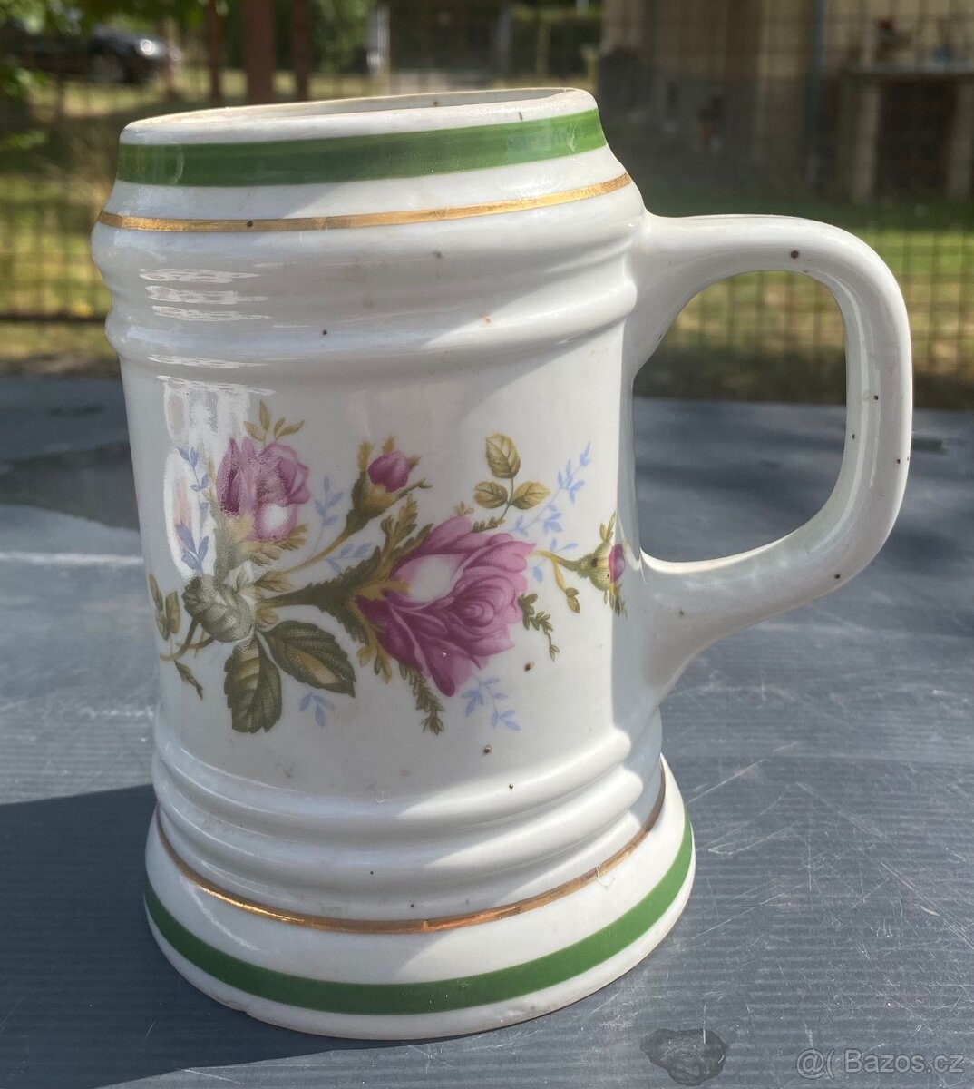Porcelánový půllitr