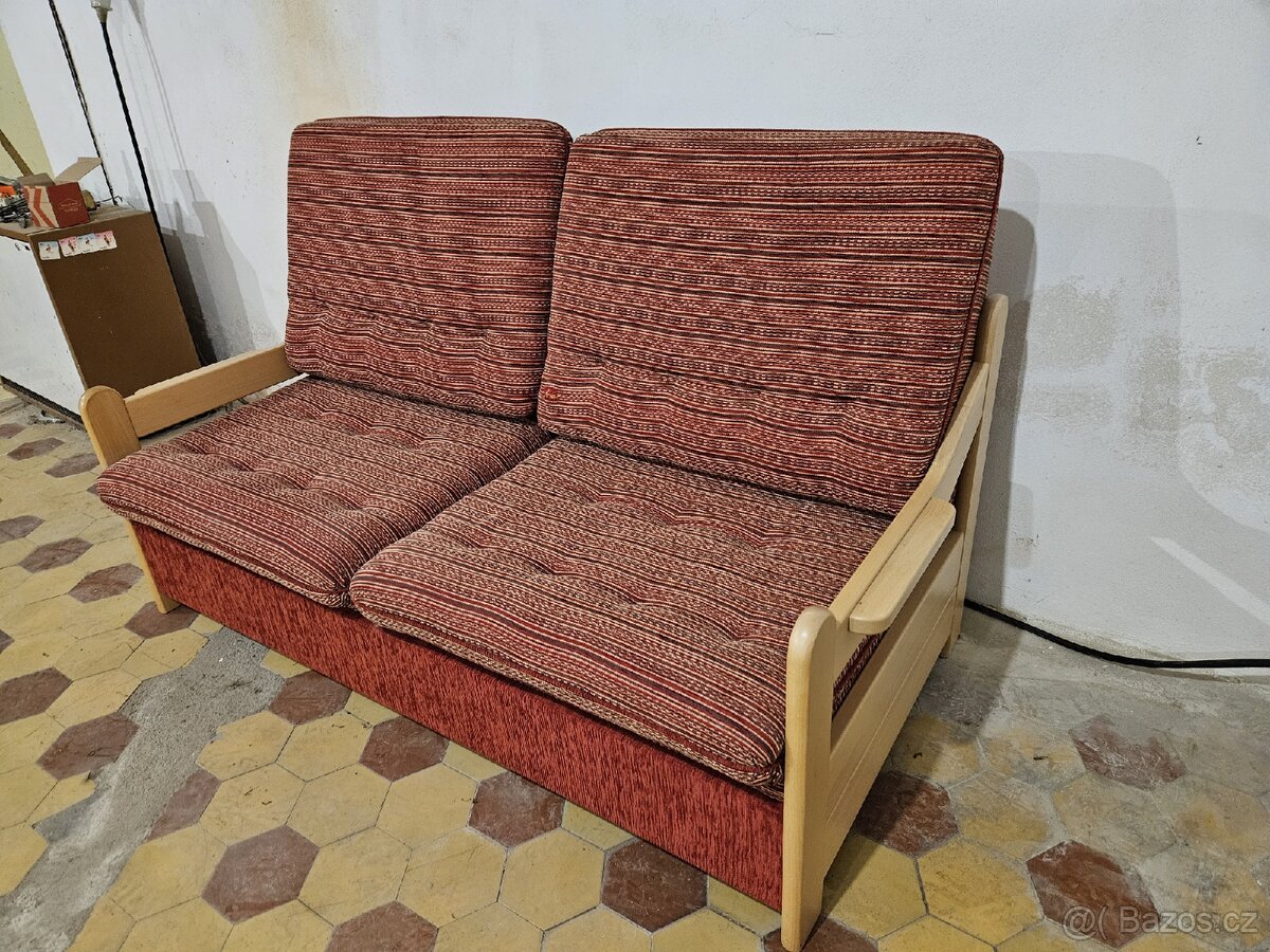 Rozkládací sedačka / postel