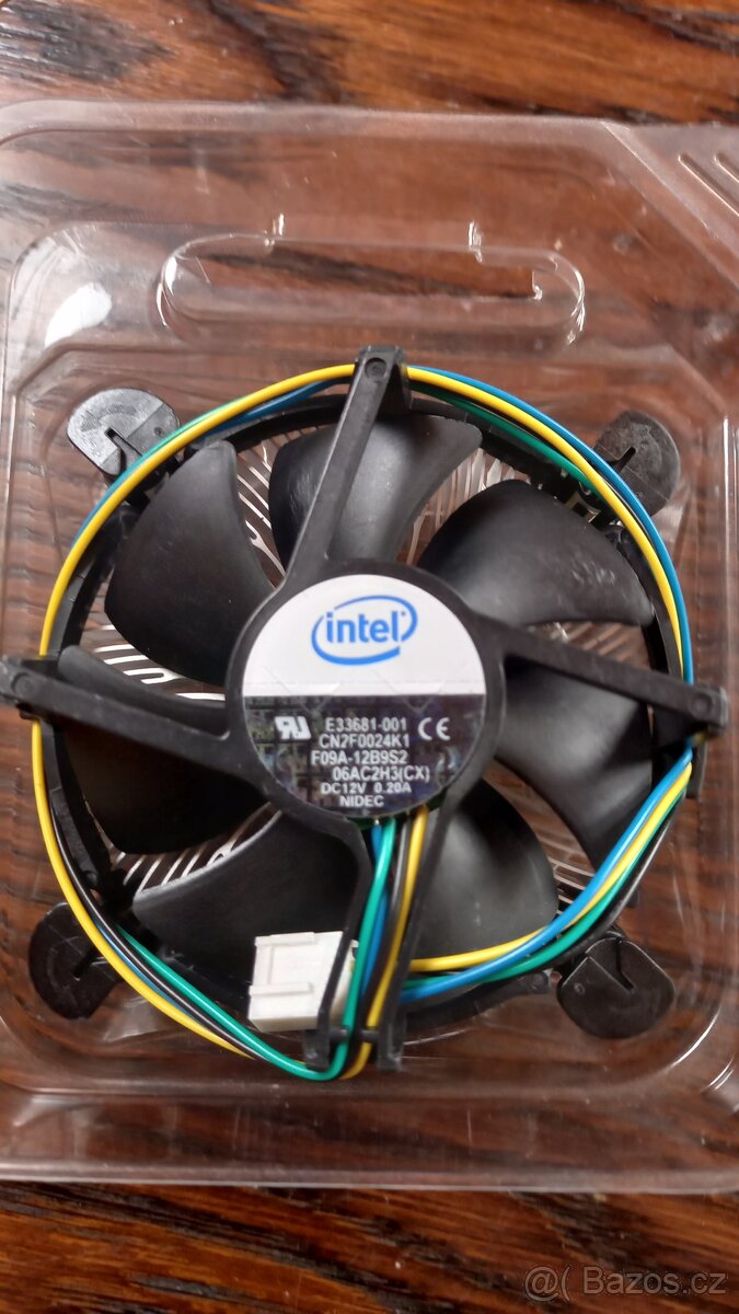 Chladič procesoru INTEL E33681-001 + procesor