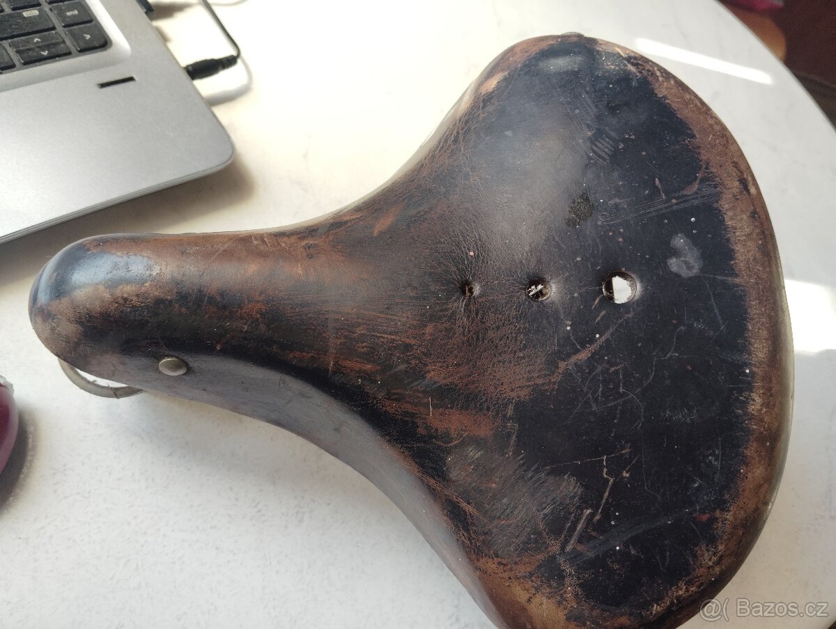 Kožené retro sedlo