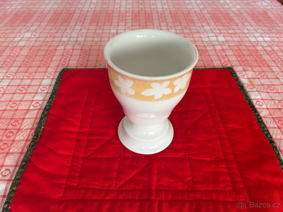 Starožitný pohár porcelánový