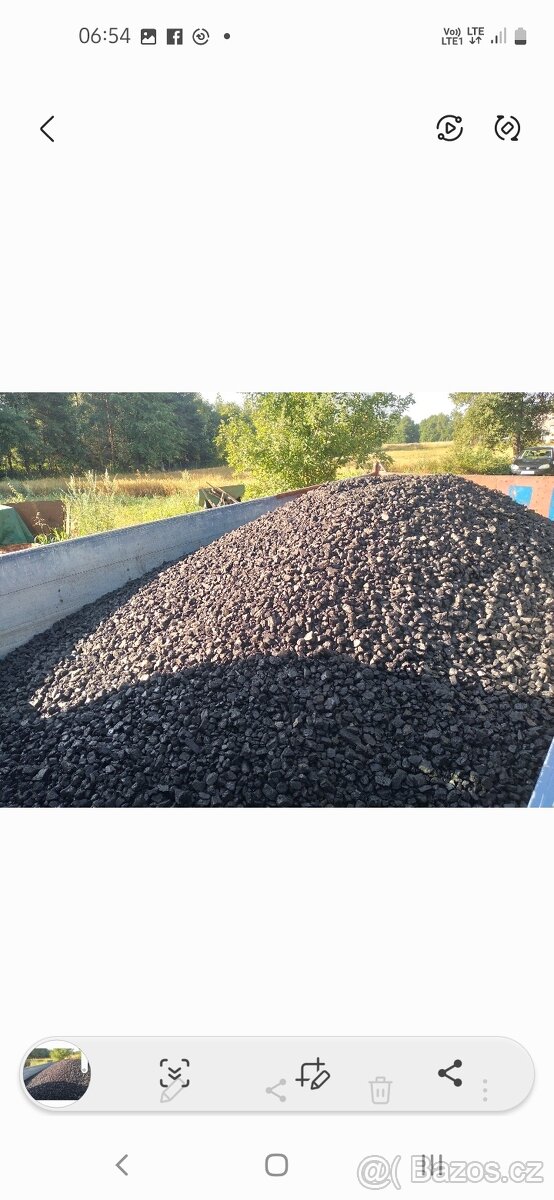 Uhli ćerne a hnědě