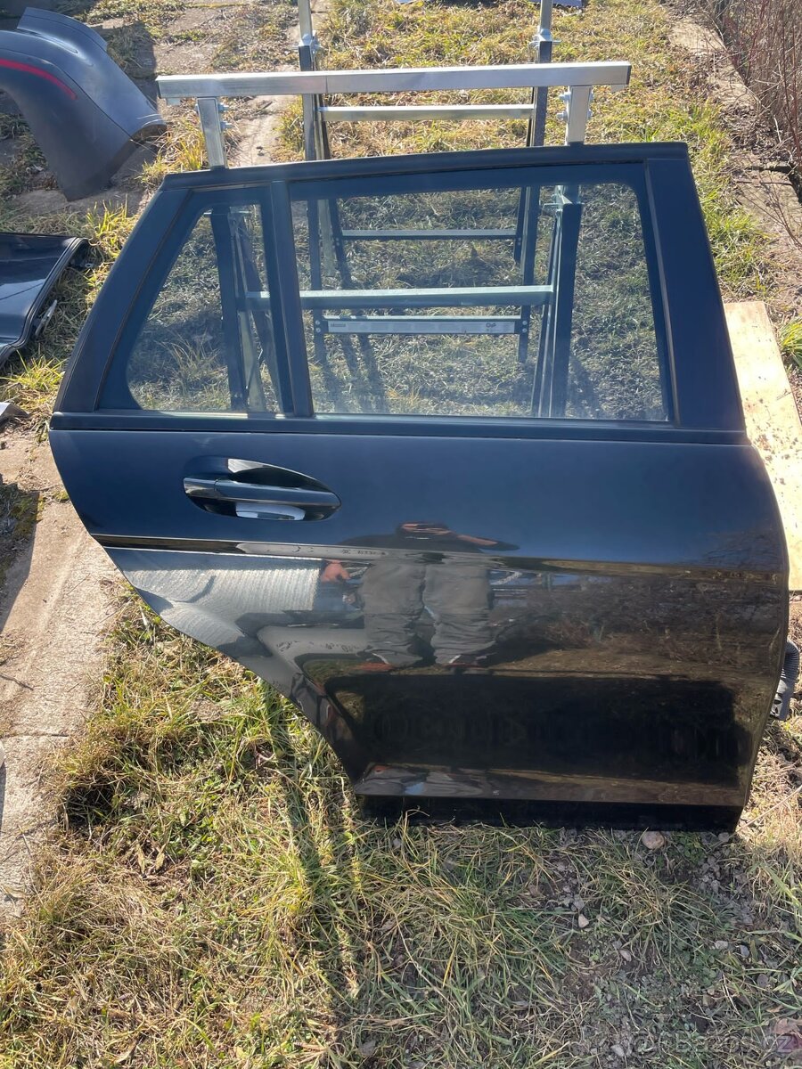 Pravé zadní dveře MB W204