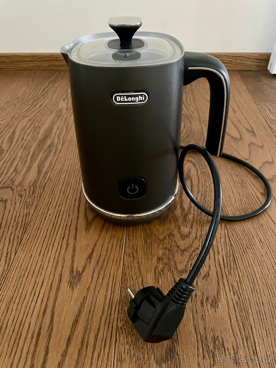 Napěňovač mléka Delonghi + dárek