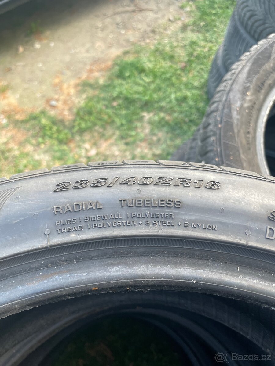 235/40 R18