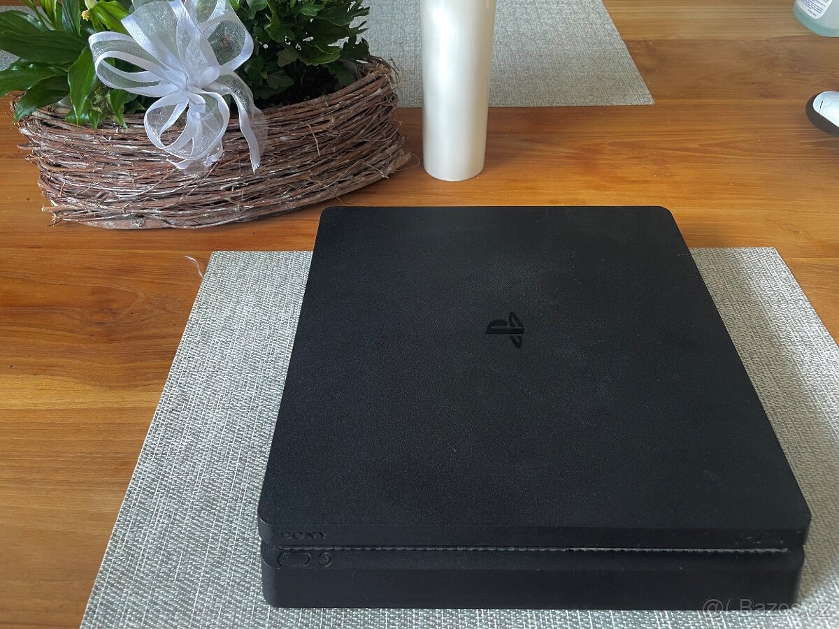 PS4 Slim 500gb+ ovladač + hra ZDARMA – předání klidně VEČER