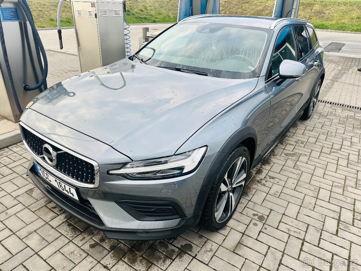 TOP: Volvo V60 XC 2,0 D4