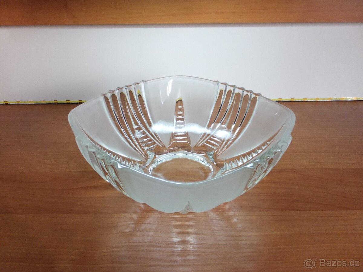 Bohemia Glass luxusní křišťálová mísa, brus dna.