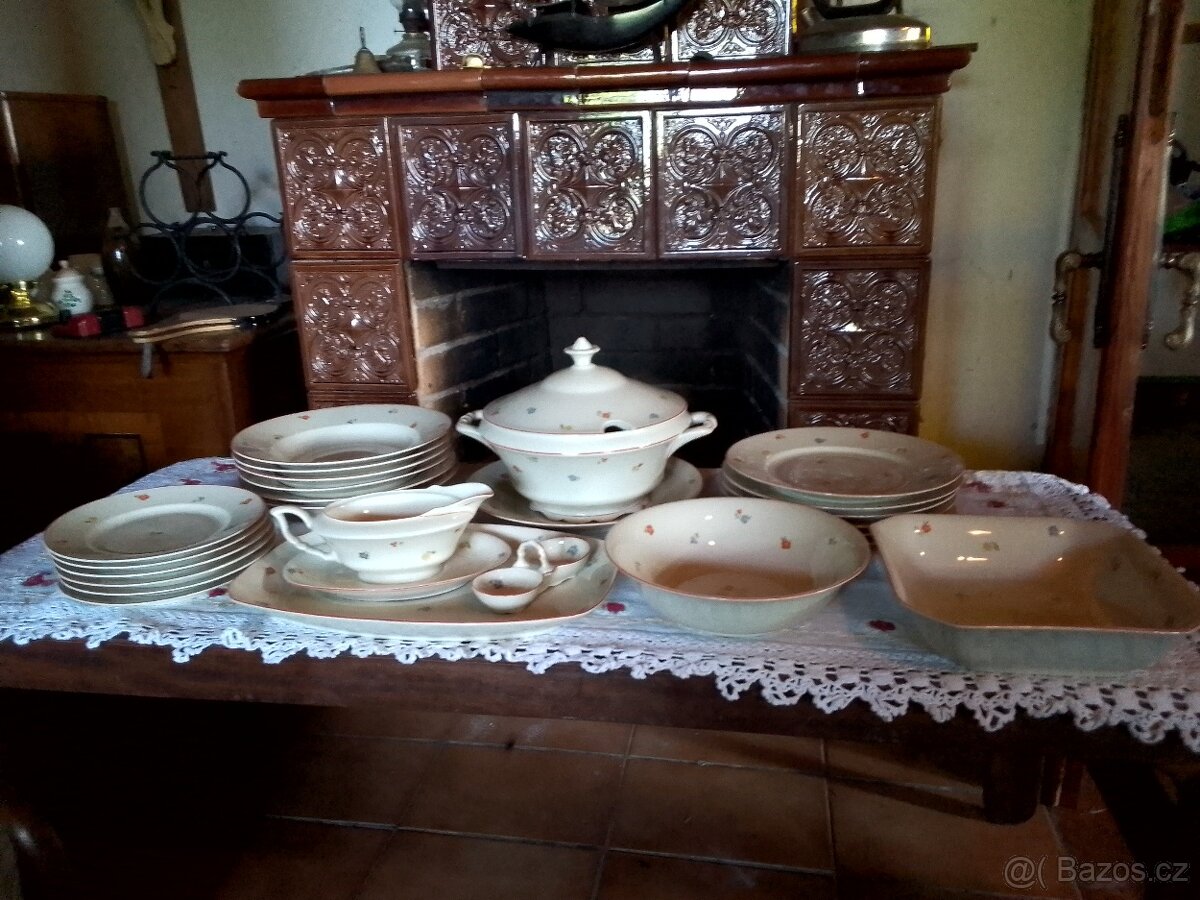 PĚKNÝ STARÝ PORCELÁNOVÝ JÍDELNÍ SERVIS