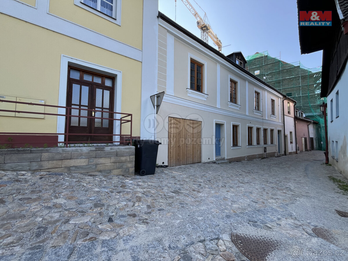 Pronájem bytu 1+kk, 16 m², Jindřichův Hradec, ul. Pod Hradem