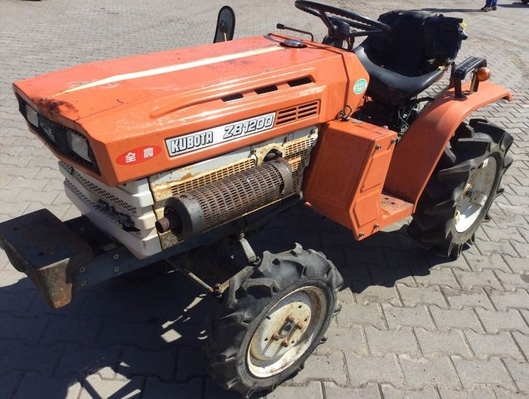 Malotraktor Kubota ZB1200, japonský traktor 12 koní