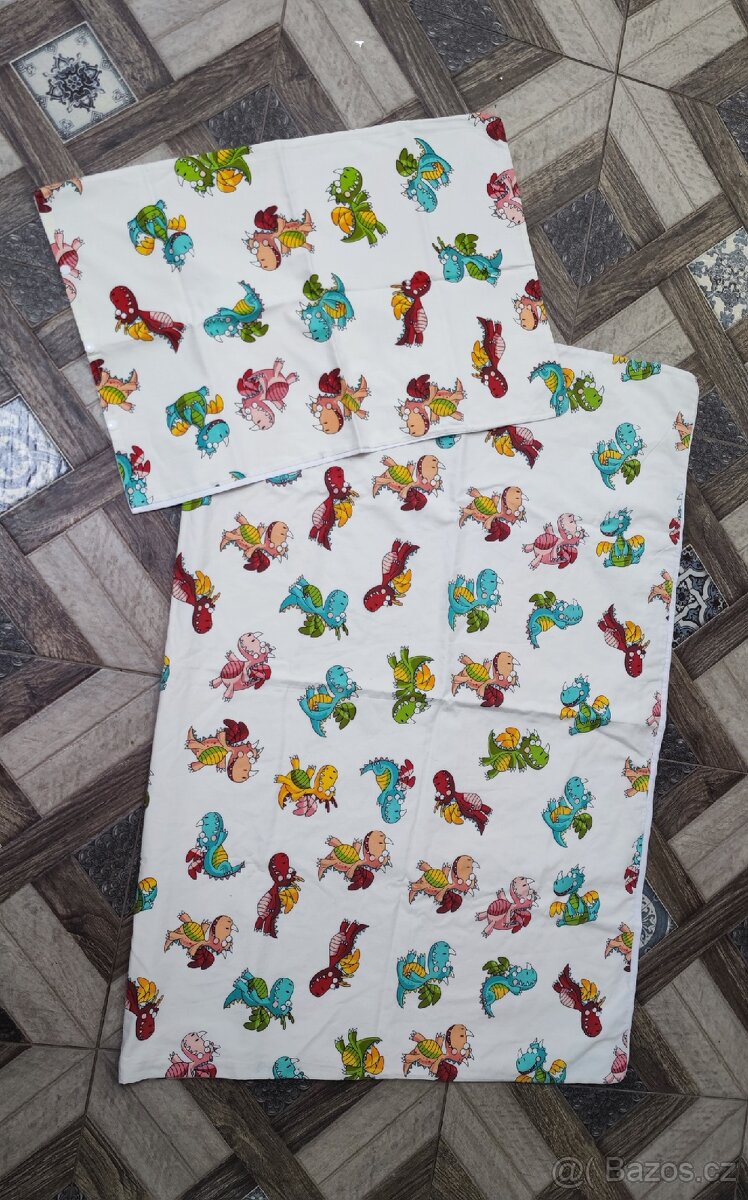 Handmade povlečení do postýlky draci
