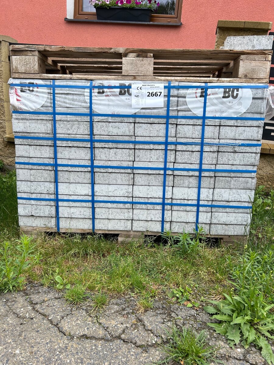 Prodám novou betonovou dlažbu cca15m ,260kc/m