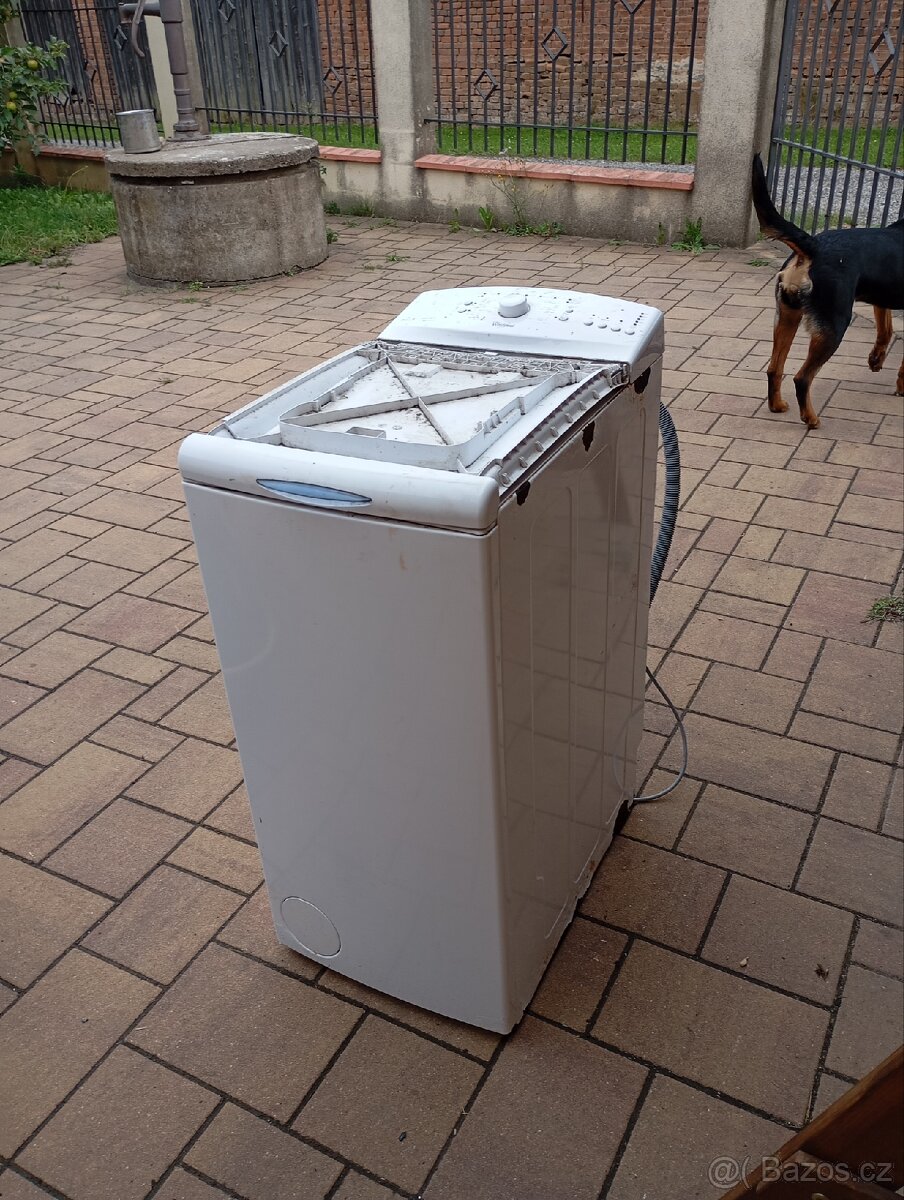 Pračka (na náhradní díly)