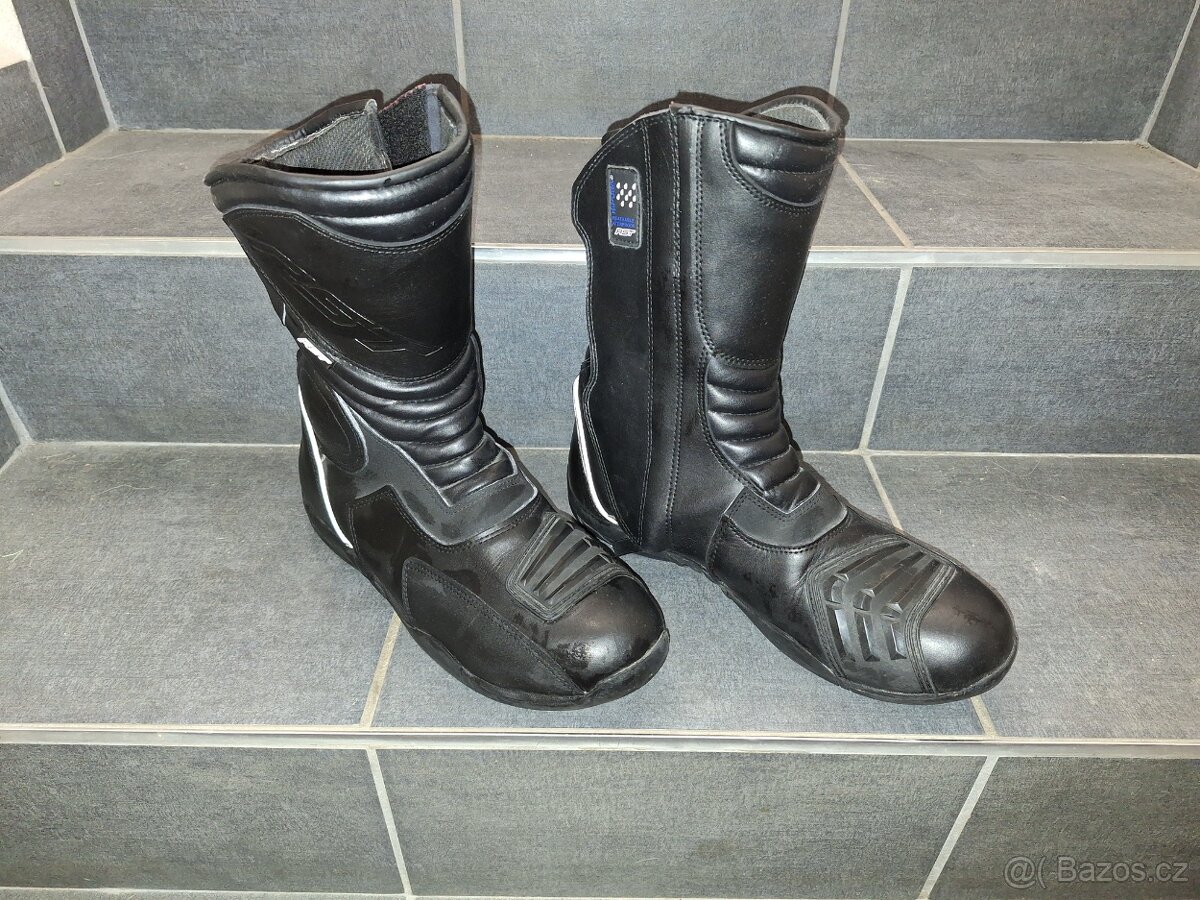Boty RST velikost 44