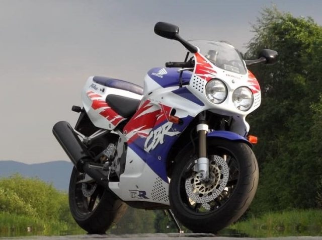 Koupim Honda sc28 Cbr 900 rr
