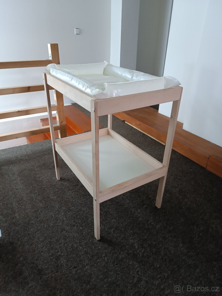 Přebalovací pult