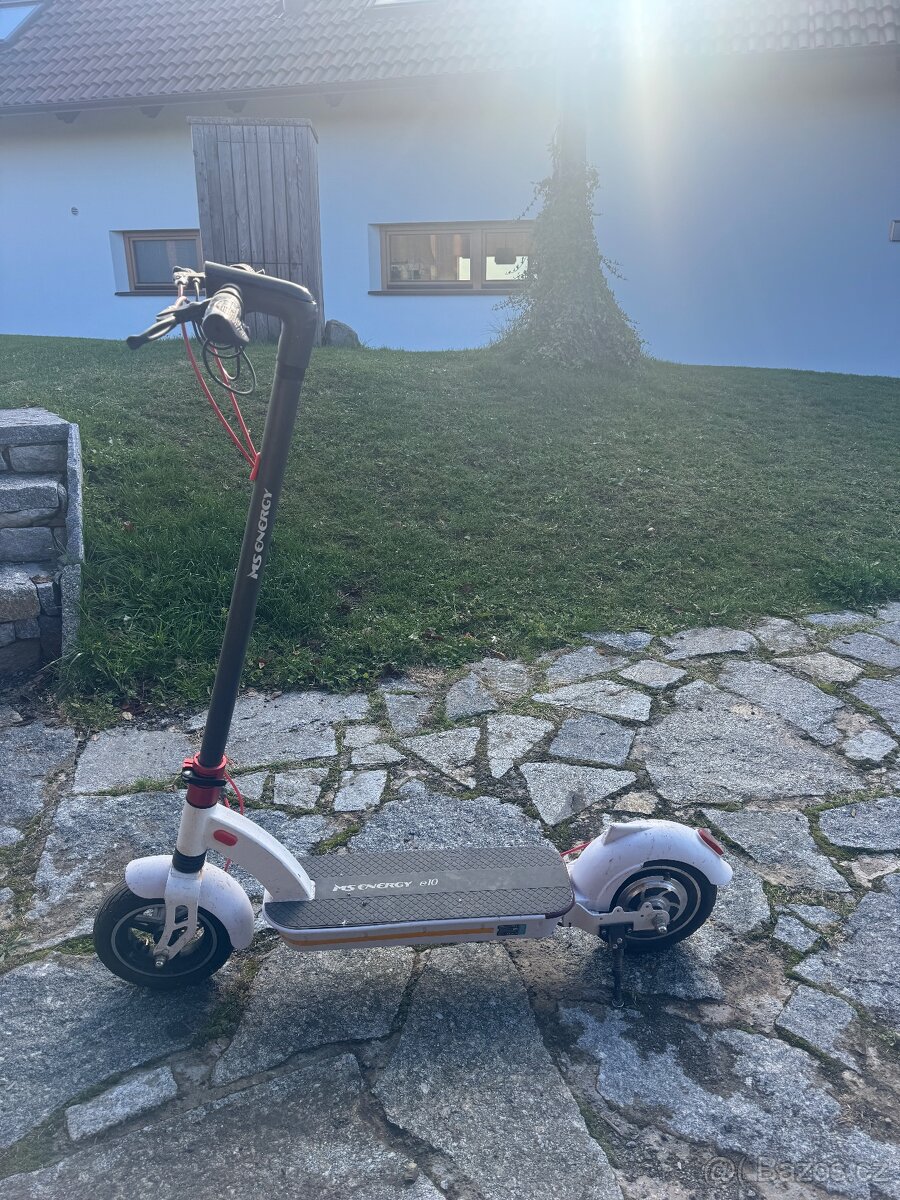 Elektrická koloběžka e10