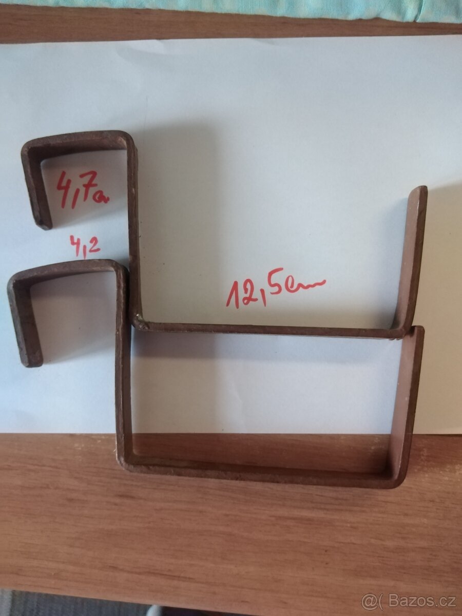 Háky na truhlíky na balkon,6ks