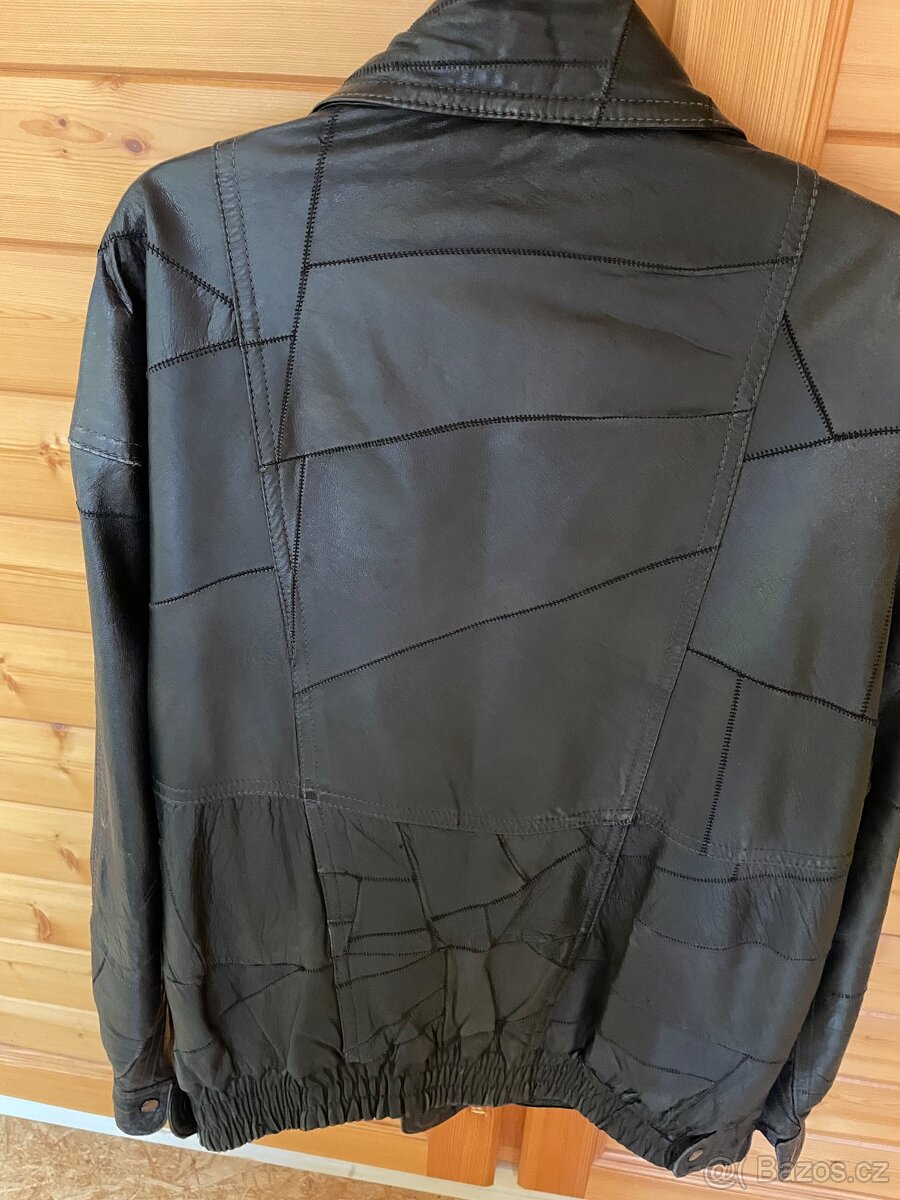 Prodám černou z pravé kůže bundu.