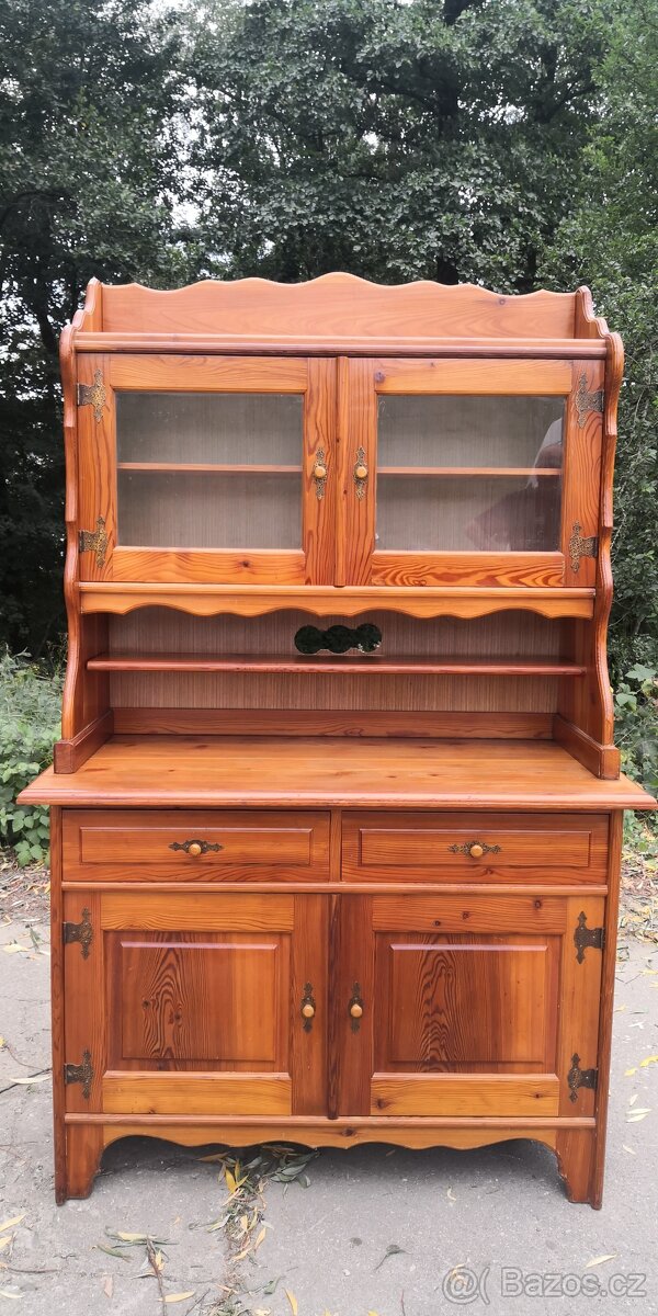 Masivní příborník