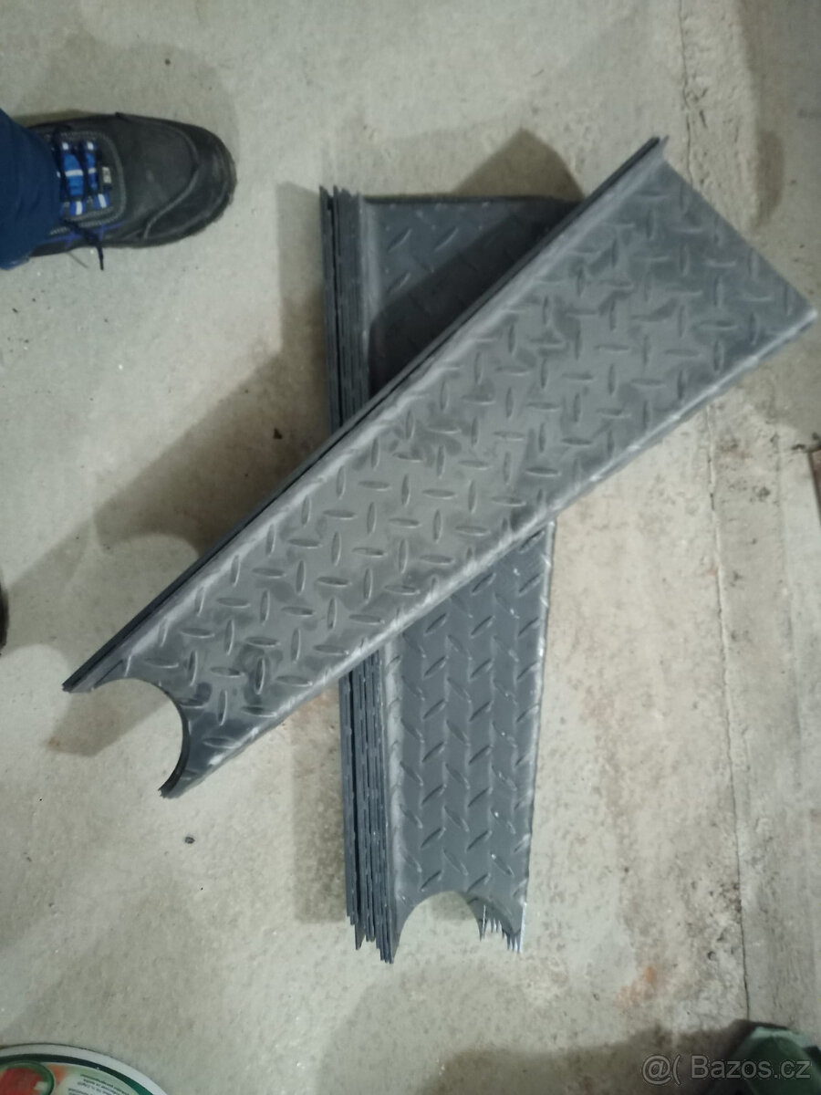 Prodám nové točité schodiště 140 cm