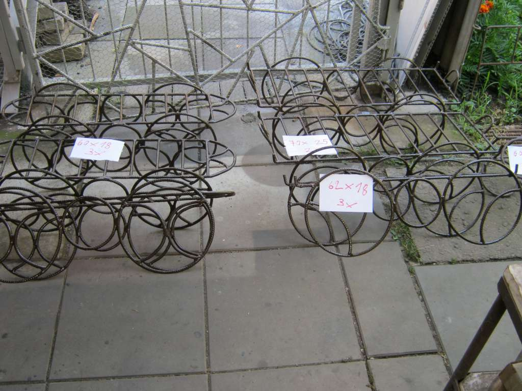 stojany na truhliky,kvetinače,kytky,sazenice,rostliny