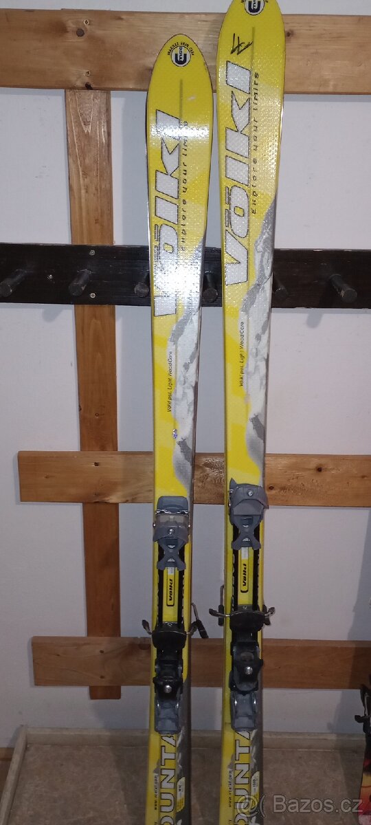 Skialpový set (lyže , vázání, pásy)