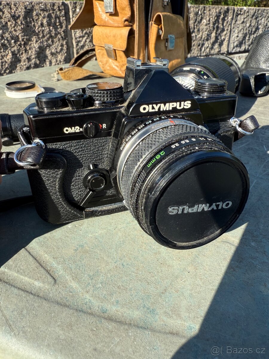 Olympic OM-2 na film s veškerým příslušenstvím
