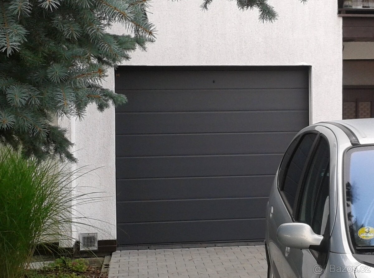 HORMANN SEKČNÍ GARÁŽOVÁ VRATA ISOMATIC42, 2500x2125mm