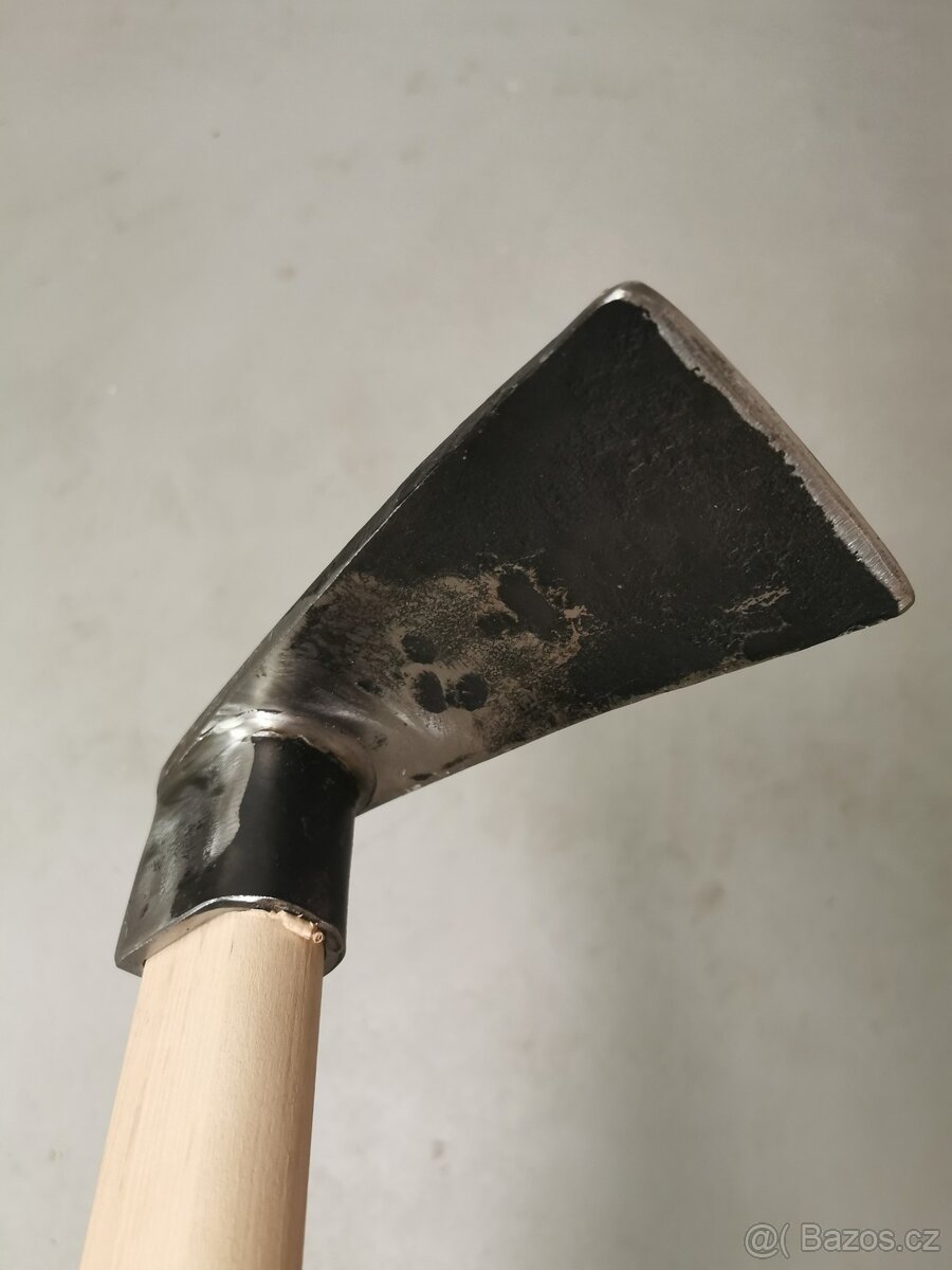 Kovaná zahradní motyka šíroká cca 10cm - NOVÁ, vyrobeno v ČR