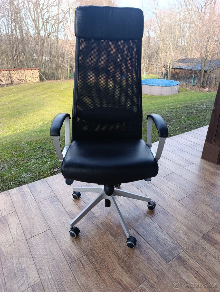 kanceláěská židle