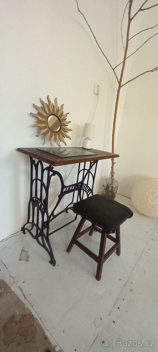 Stůl ze šicího stroje