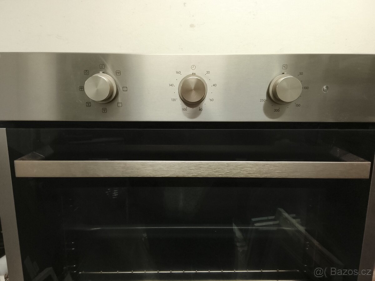 Vestavná trouba IKEA