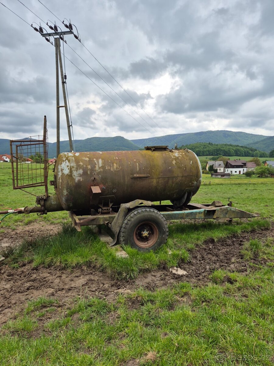 Cisterna na vodu 3500 l - napaječka