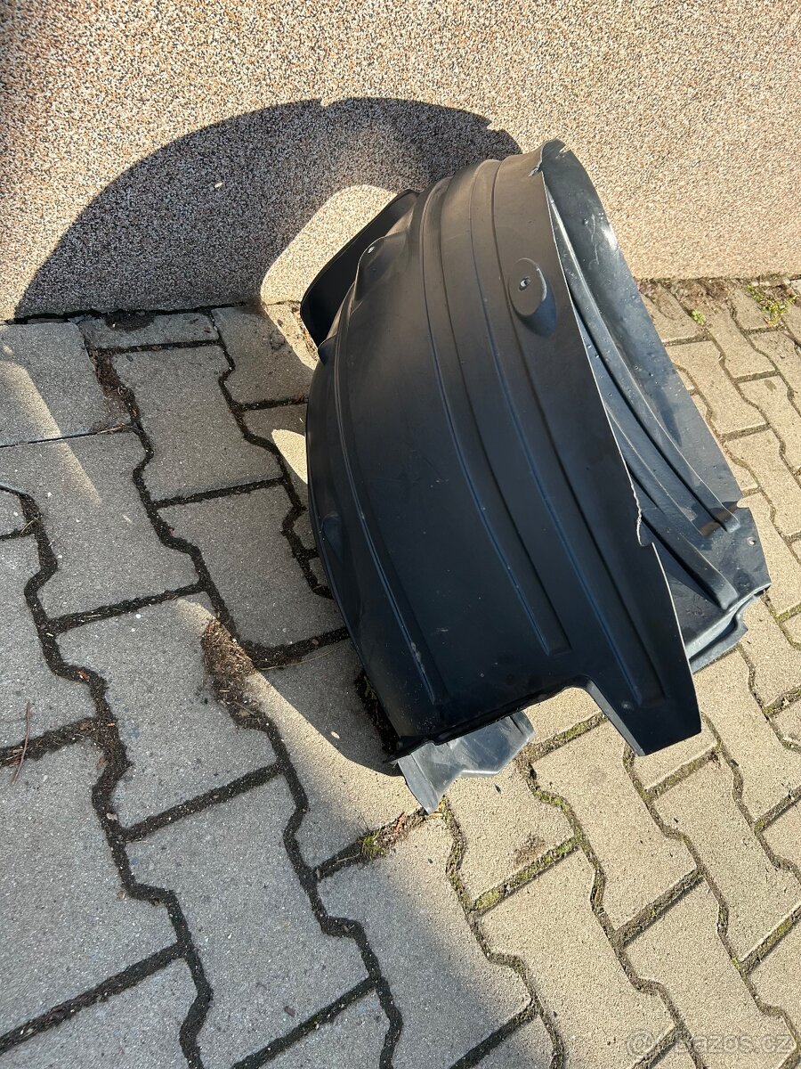 Levý přední podběh nový na Peugeot 5008