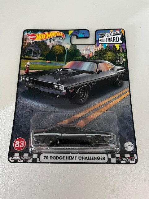 HOT WHEELS PREMIUM DODGE CHALLENGER HEMI - NOVE